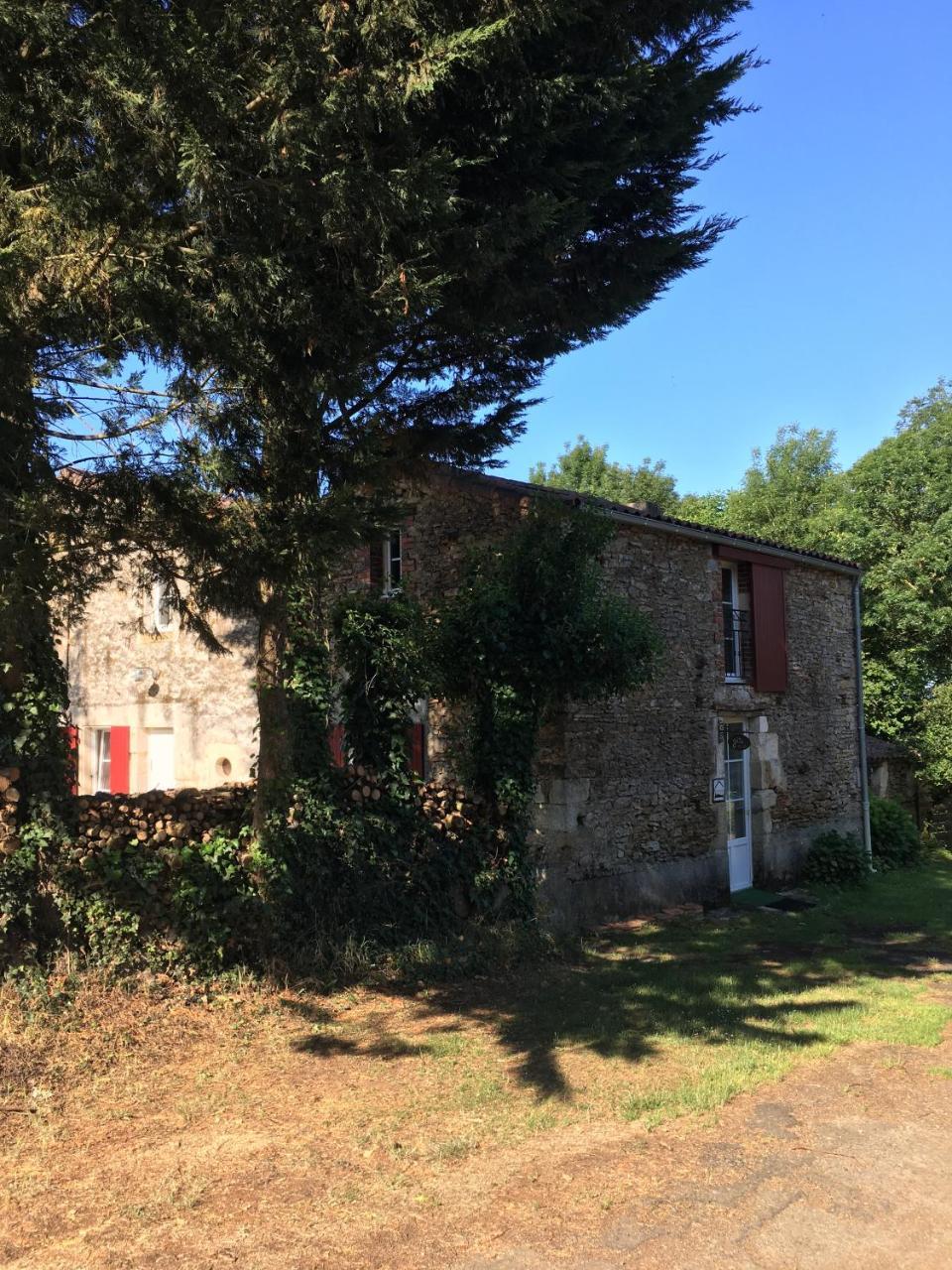 Gite Le Puy Rabasteau Chantonnay Εξωτερικό φωτογραφία